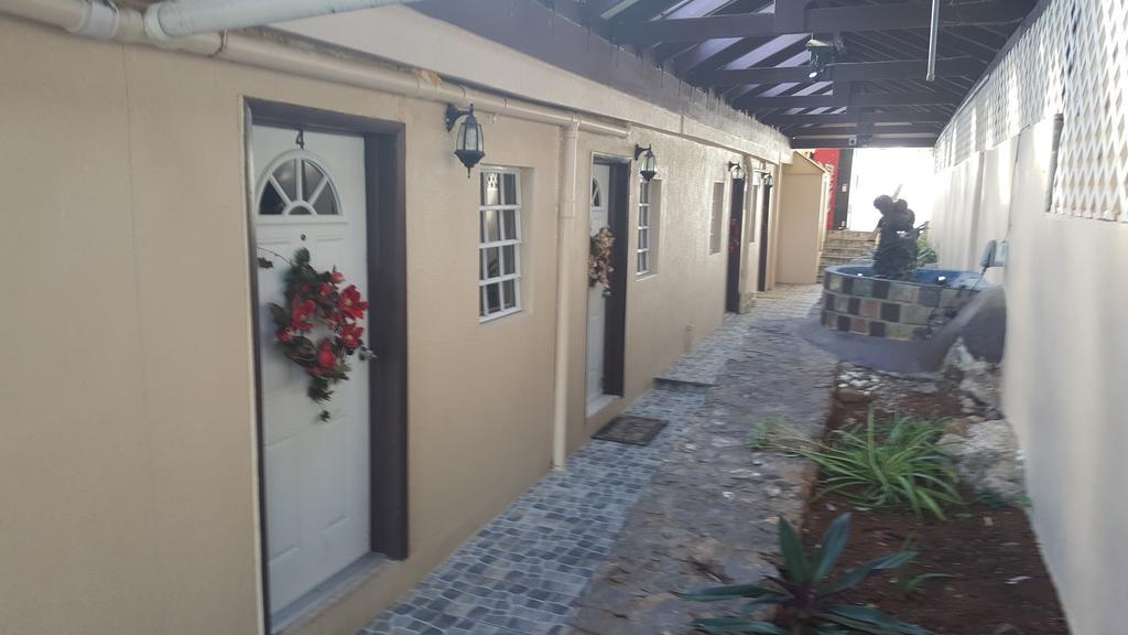 Sunset Gardens Guesthouse Contant  Exterior photo
